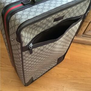 Gucci Cream and Brown Travel Bag with Signature Design